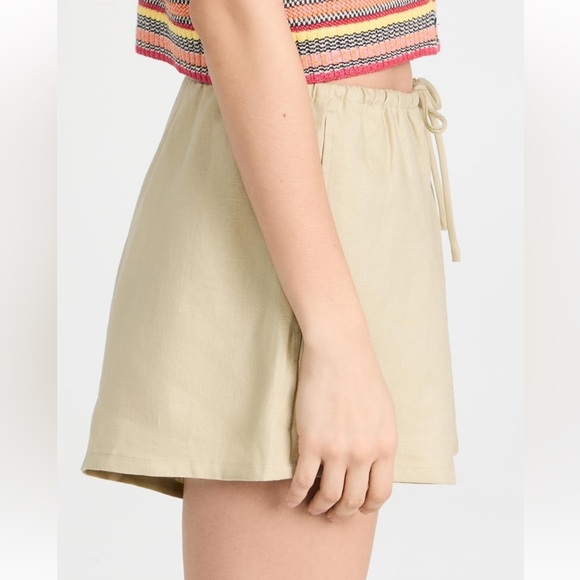 Reformation
Zoe Linen Shorts - Picture 2 of 6